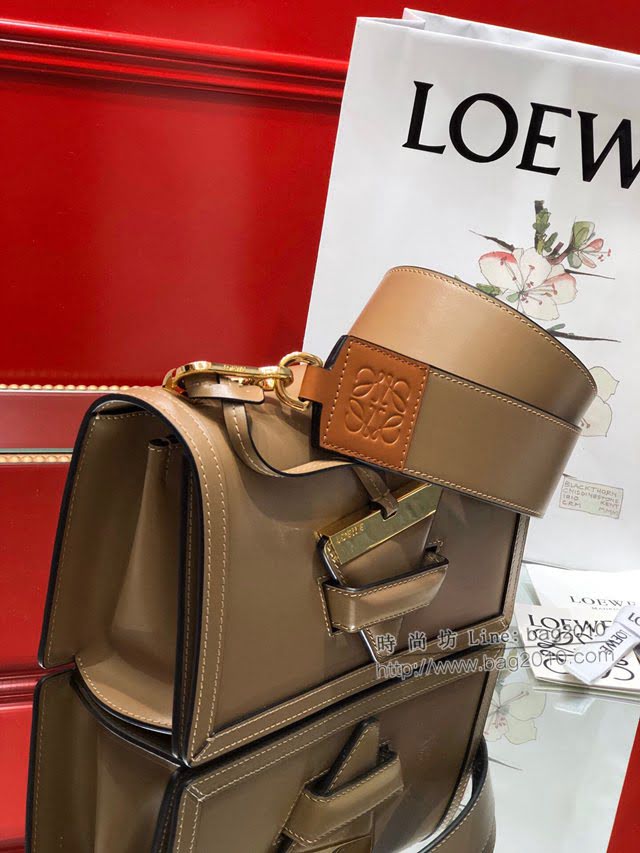 LOEWE新款包包 羅意威Barcelona雙肩帶三角包 羅意威小挎包 10157  tcl1302